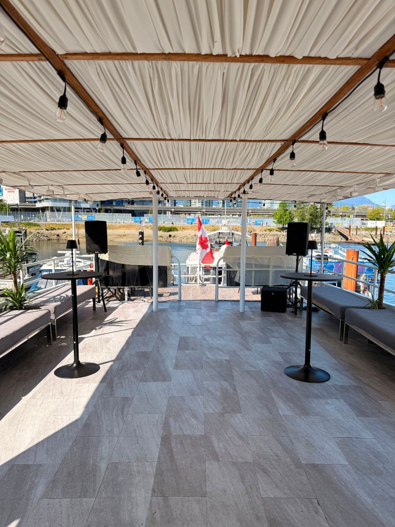 Cheer Vancouver yacht rental — 90 ft luxury charter photo 4