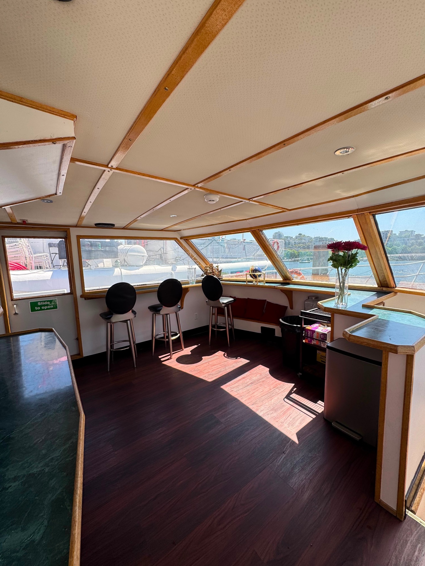 Cheer Vancouver yacht rental — 90 ft luxury charter photo 8
