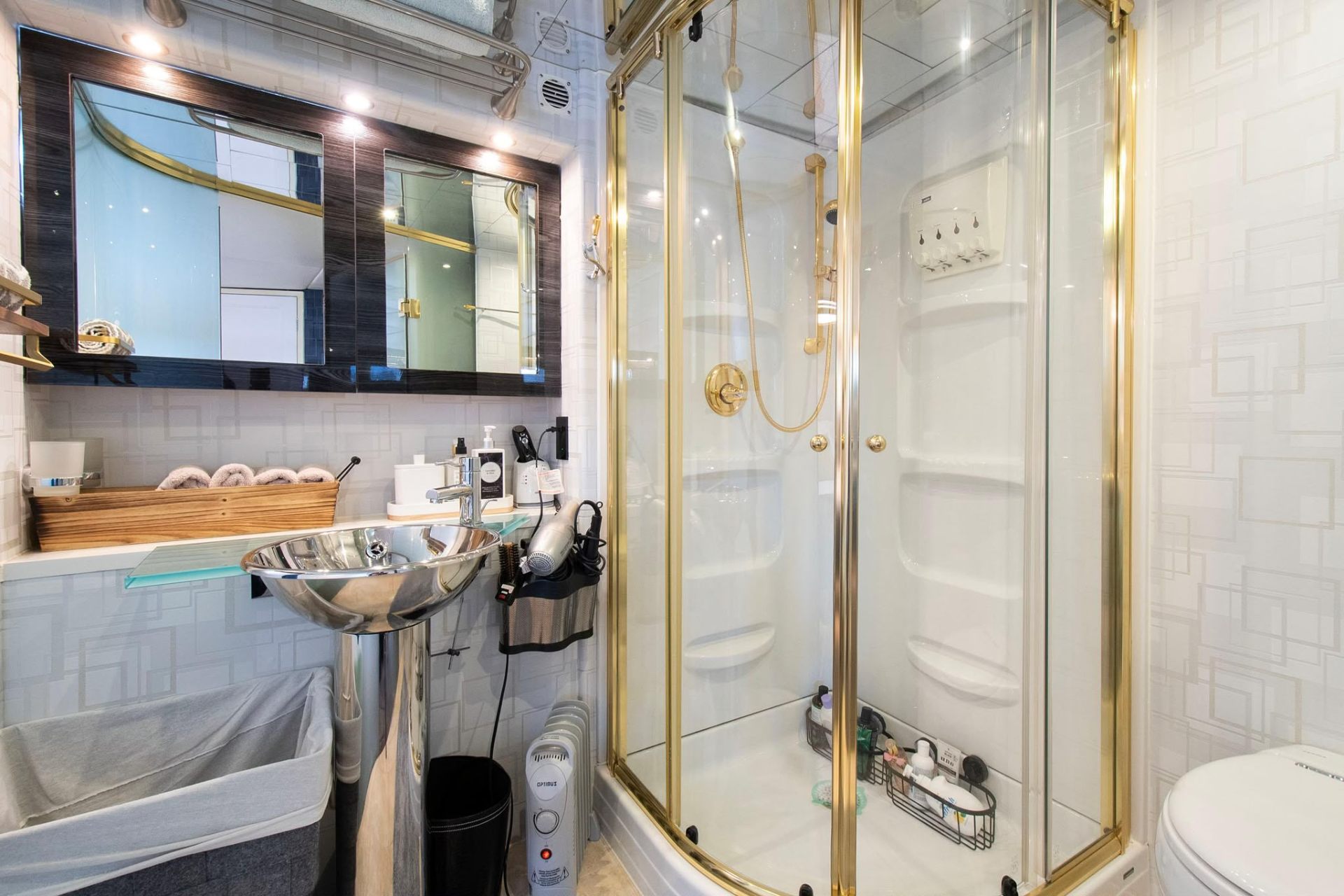 Blue Bird Vancouver yacht rental — 90 ft luxury charter photo 11