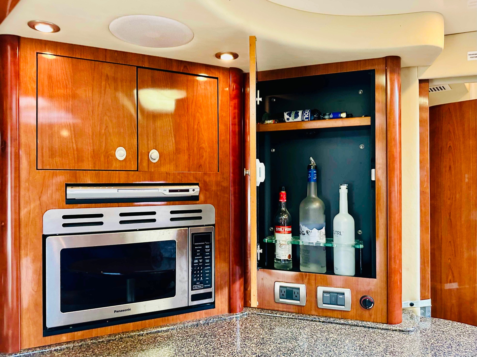 Spade Vancouver yacht rental — 48 ft luxury charter photo 6