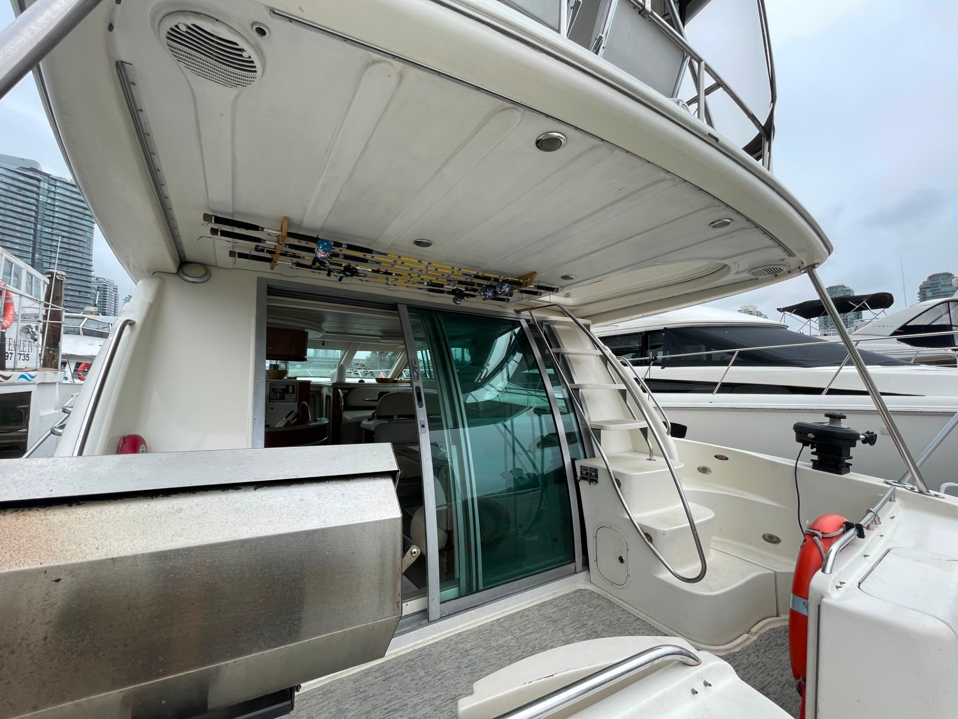 Maxum Vancouver yacht rental — 47 ft luxury charter photo 14