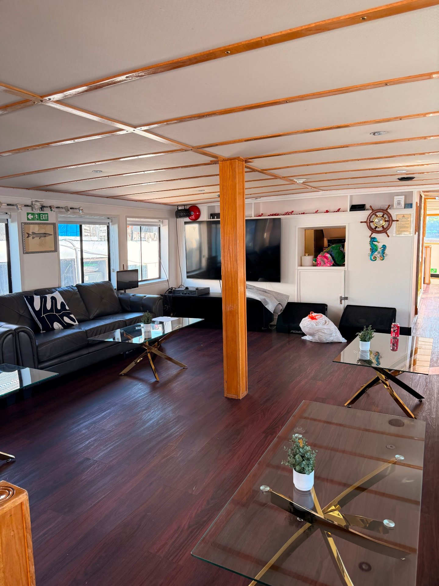 Cheer Vancouver yacht rental — 90 ft luxury charter photo 5