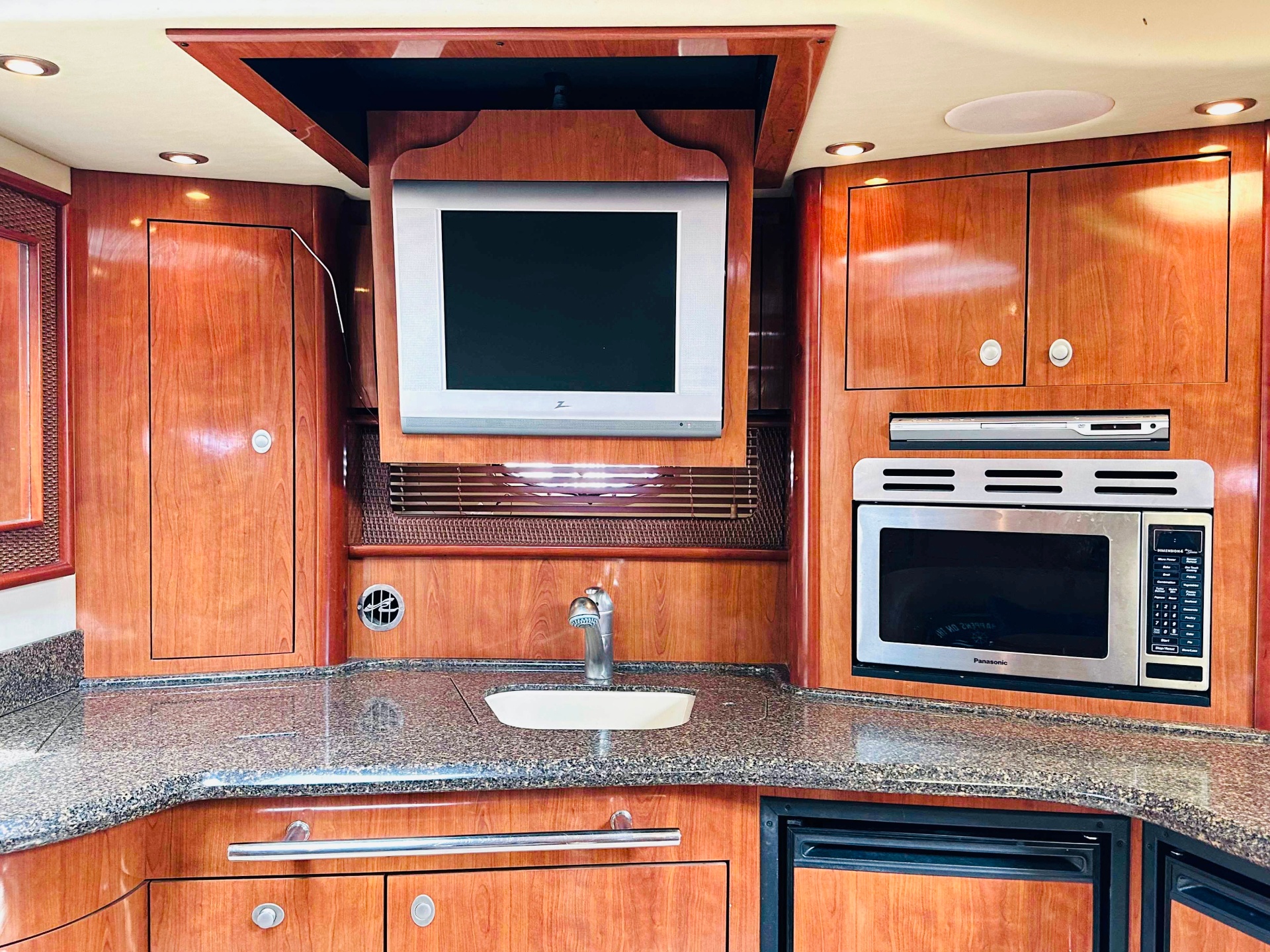 Spade Vancouver yacht rental — 48 ft luxury charter photo 7