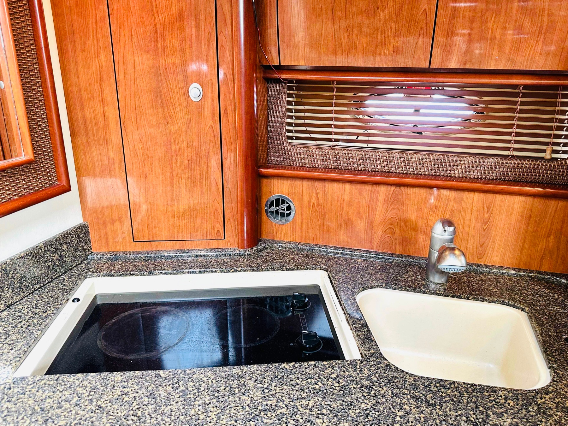 Spade Vancouver yacht rental — 48 ft luxury charter photo 5