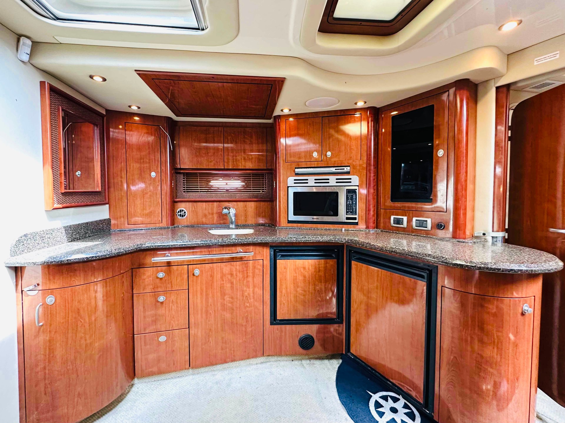 Spade Vancouver yacht rental — 48 ft luxury charter photo 4