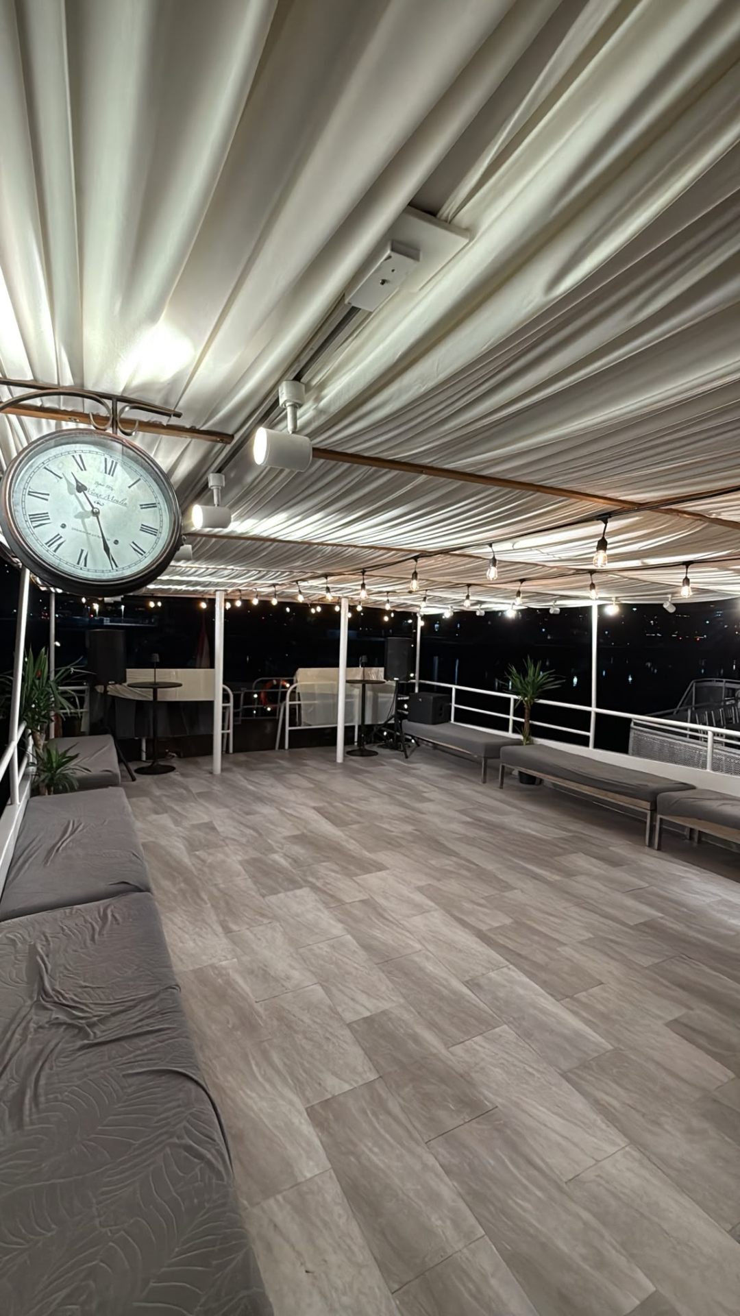 Cheer Vancouver yacht rental — 90 ft luxury charter photo 12