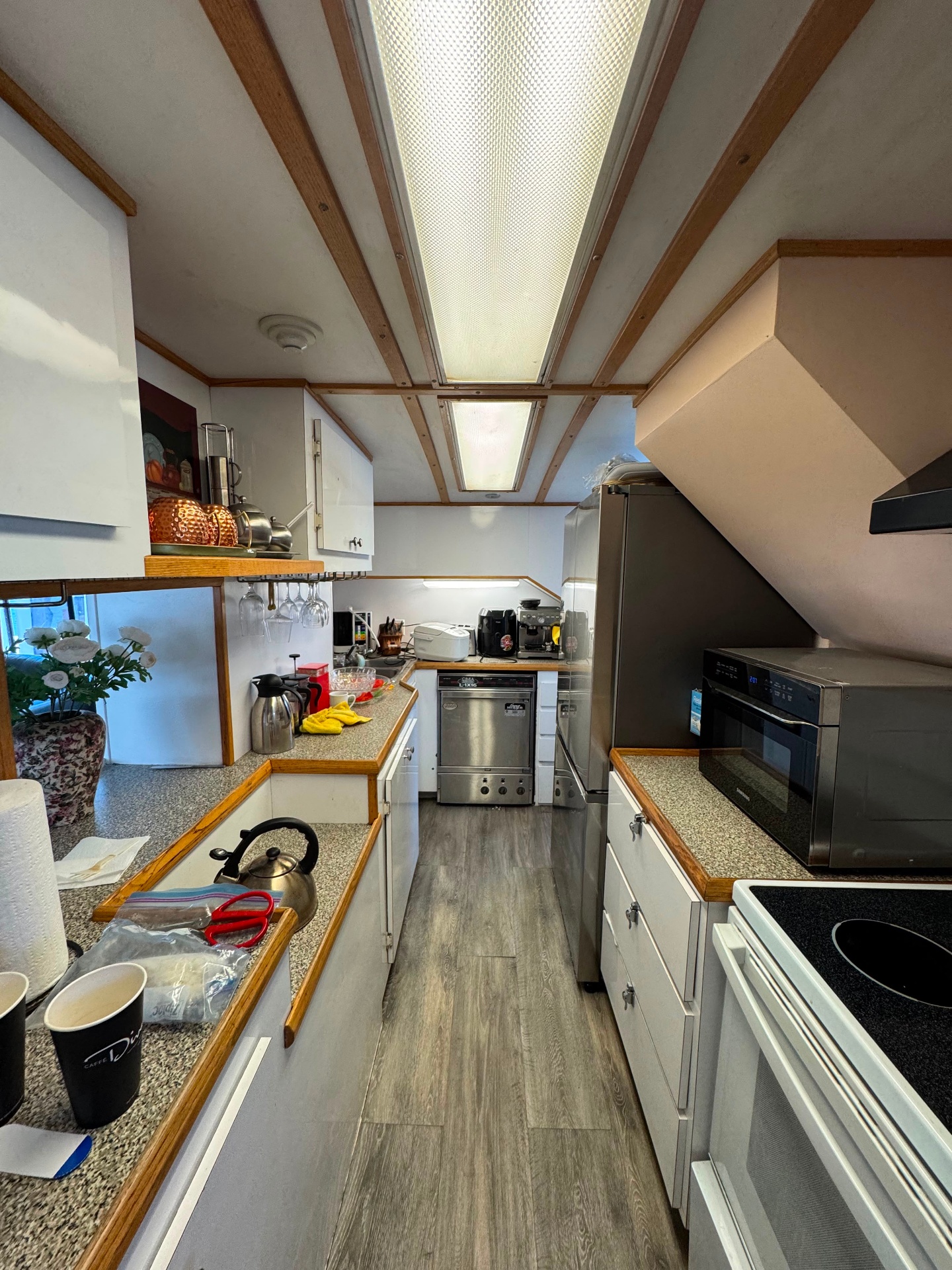 Cheer Vancouver yacht rental — 90 ft luxury charter photo 13