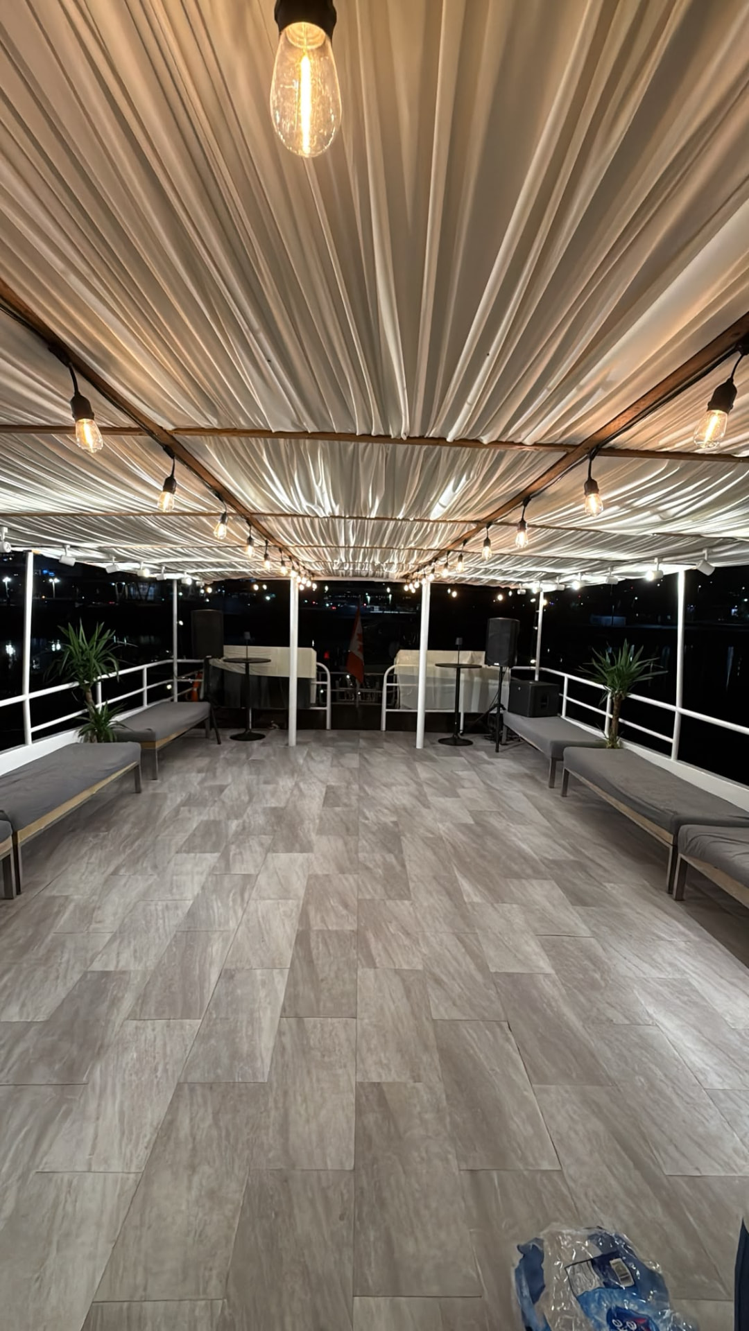 Cheer Vancouver yacht rental — 90 ft luxury charter photo 23