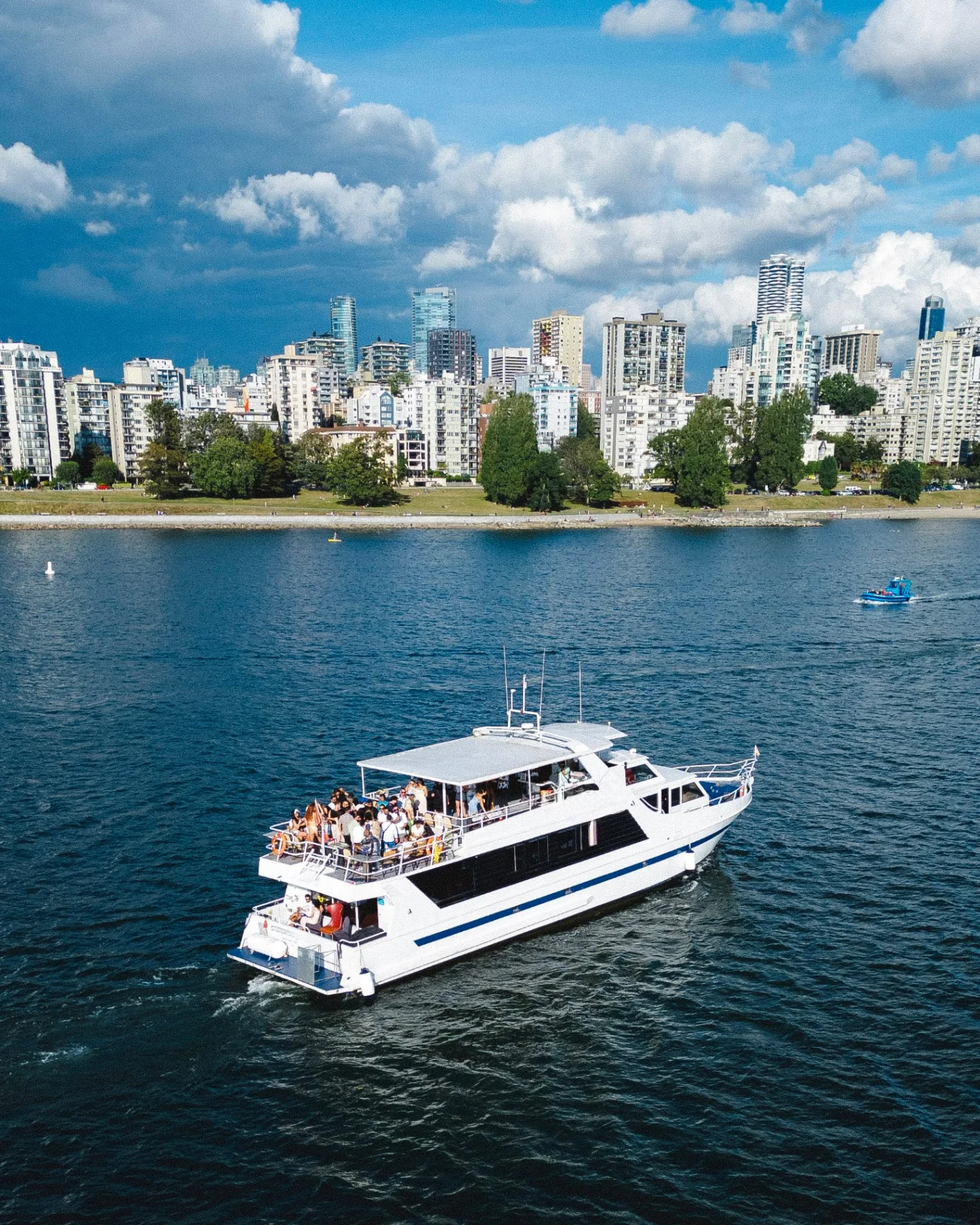Cheer yacht
