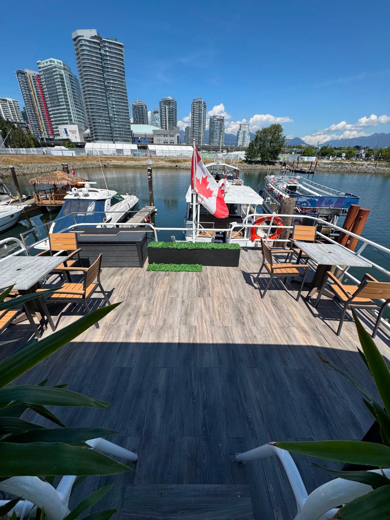 Cheer Vancouver yacht rental — 90 ft luxury charter photo 7