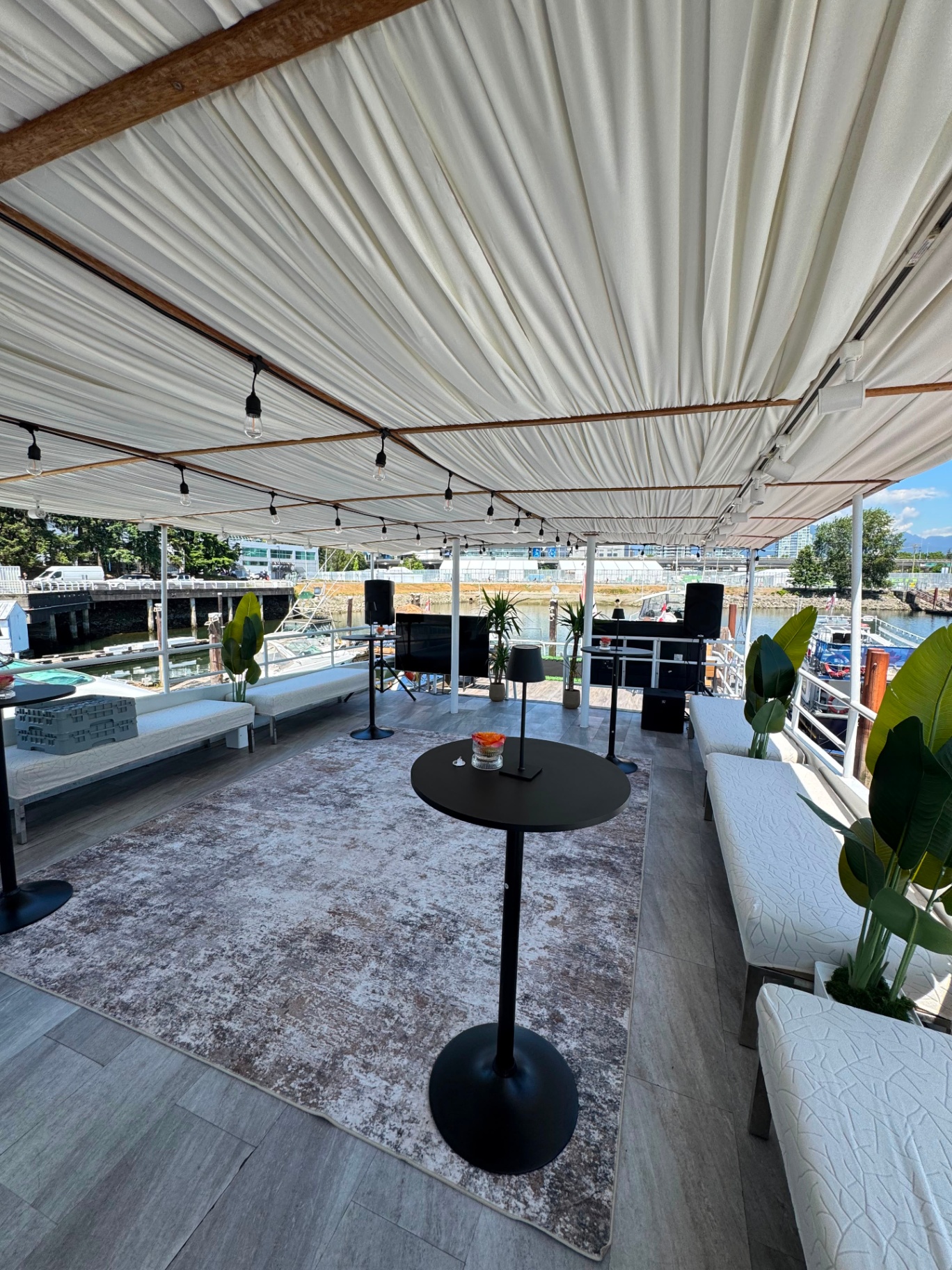 Cheer Vancouver yacht rental — 90 ft luxury charter photo 9