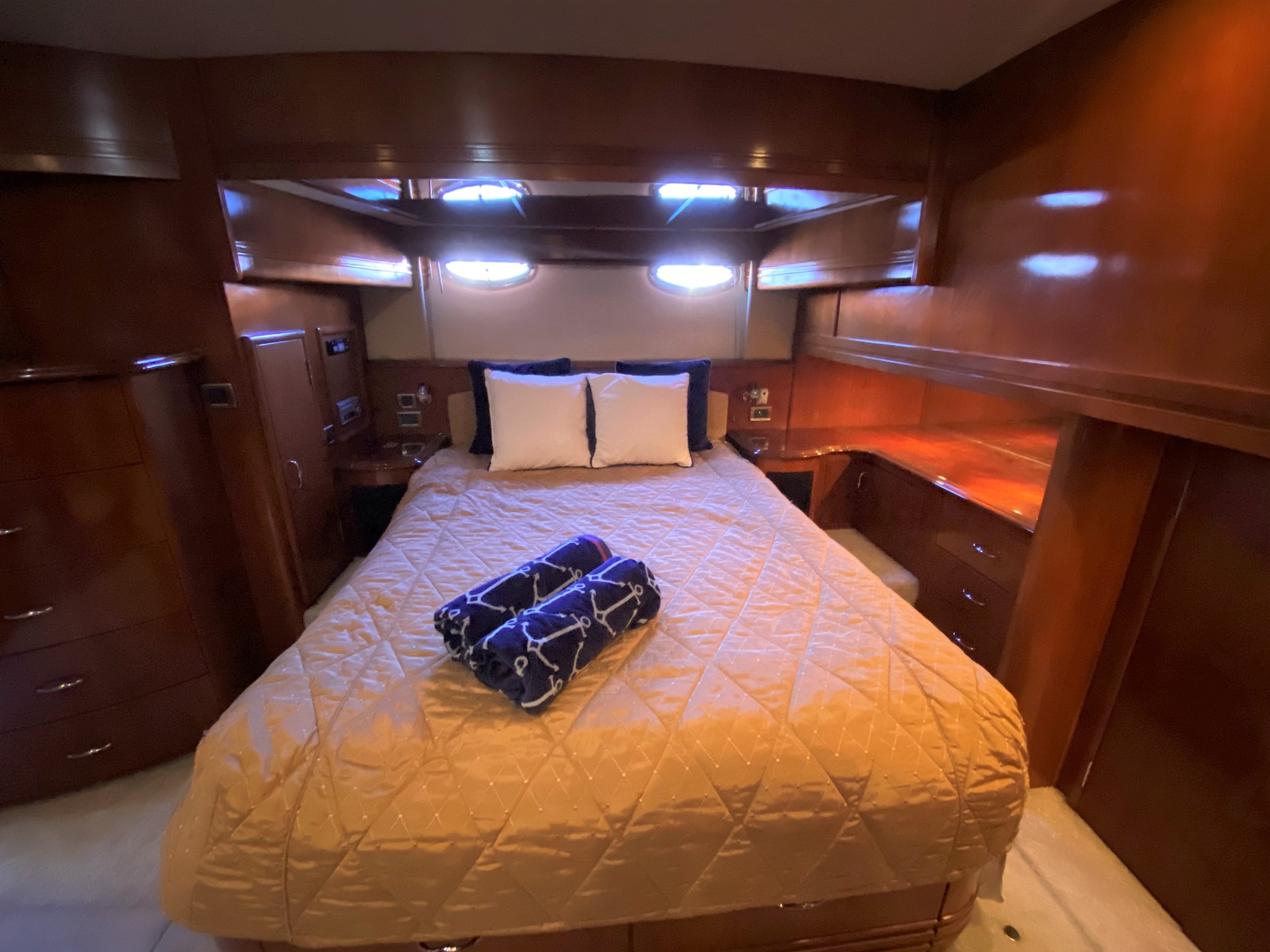 Carver Vancouver yacht rental — 67 ft luxury charter photo 8
